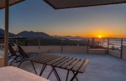 Mirsini MIT VIDEO! Kreta, Mirsini: Dorfhaus mit 2 Apartments und Dachterrasse, Meer- und Bergblick zu verkaufen Haus kaufen